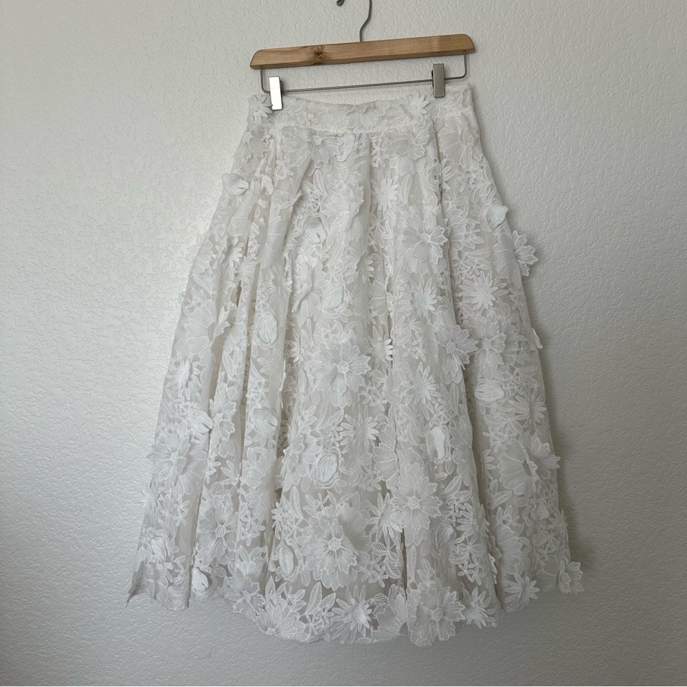 La Fuori White Floral Lace Skirt